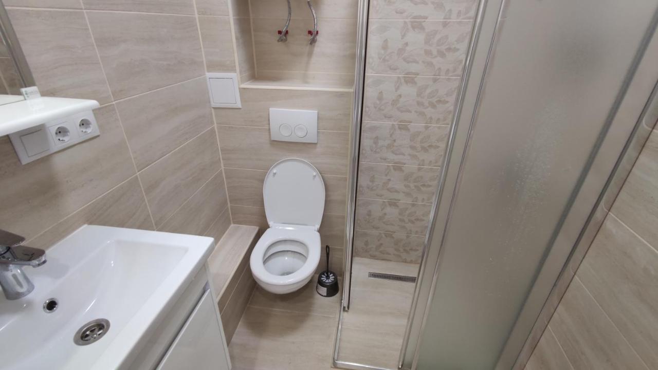 Rybalsky Studio Apartment Dnipro View Kiew Exterior foto